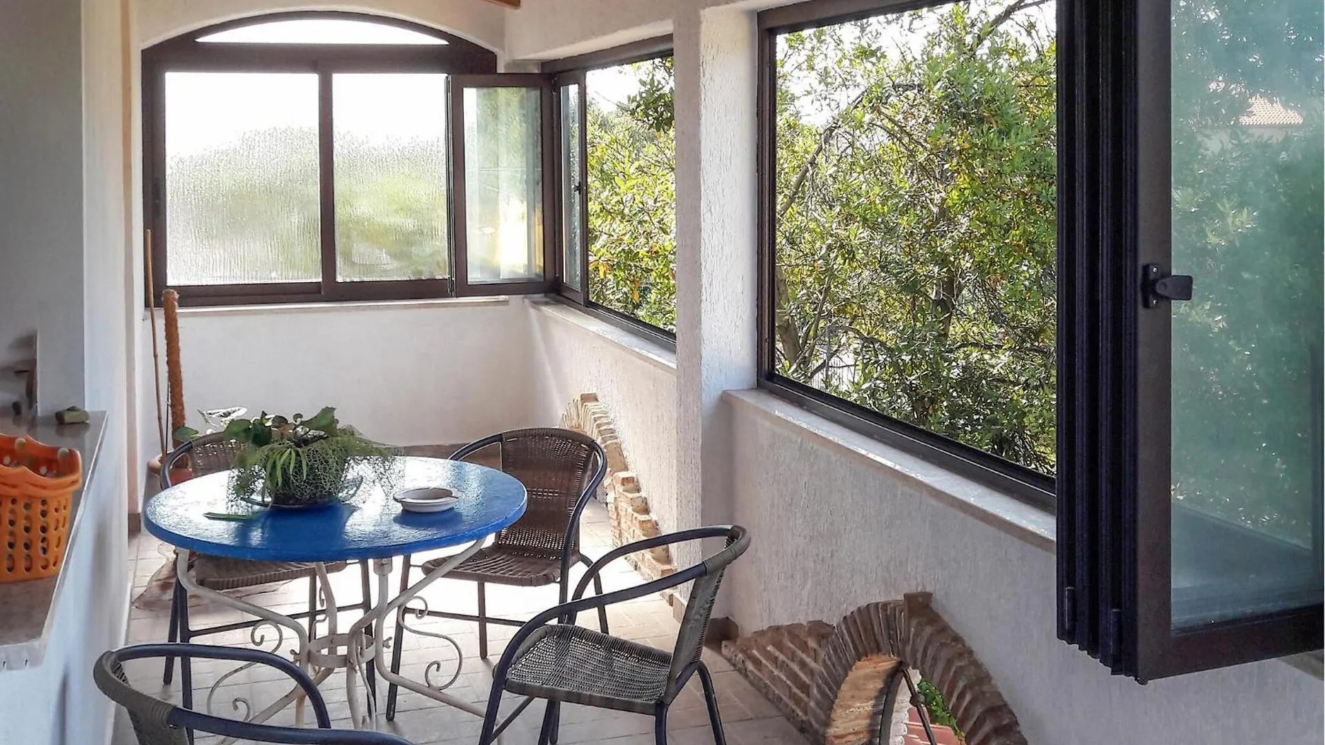 Gorgeous Apartment In Sisan With Kitchen