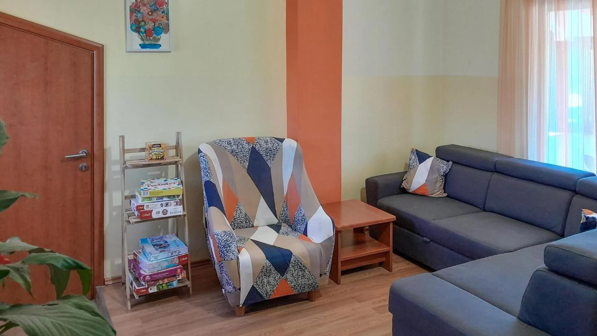 Gorgeous Apartment In Sisan With Kitchen 0*,